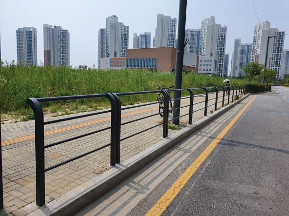 안전휀스 설치 모습