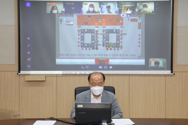 소진공은 지난 9일 메타버스 플랫폼인 게더타운을 활용해 공단 내 젊은 직원이 참여하는 주니어보드 회의를 개최했다. (조봉환 이사장이 직접 게더타운 내 주니어보드에 참석한 모습)