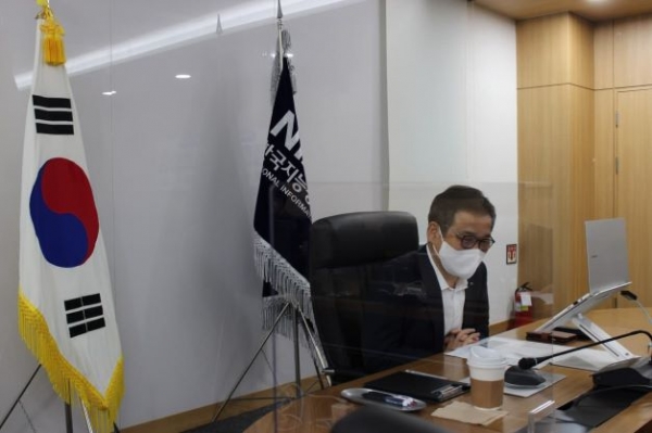한국지능정보사회진흥원 문용식 원장이 8월 24일 개최된, 주니어보드'내일 N'의 출범식에 참여해 격려사를 전달하고 있다.