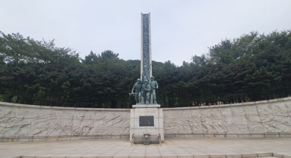 자유수호의 탑(헌시)