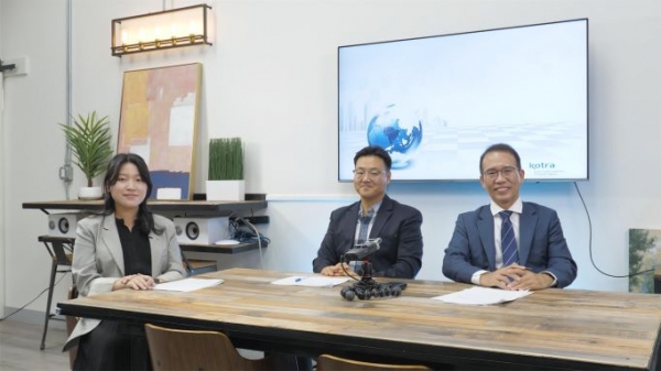웨비나에 연사로 나선 노상일 NGL Transportation 대표 겸 재미 한인 물류협회(KALA) 부회장(왼쪽에서 두 번째)과 김호석 부산항만공사 미주 대표(왼쪽에서 세 번째).