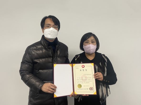 (왼쪽부터) 백유진 경기남부금연지원센터장, 최정란 건보공단 인천경기지역본부 건강관리부장