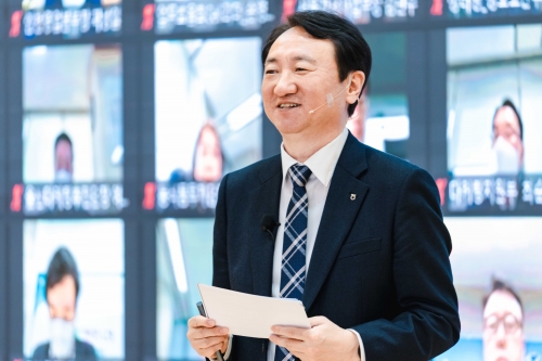 권준학 NH농협은행장이 지난 30일 '2022년 경영목표 달성 결의대회'에 참석해 발언하고 있다.