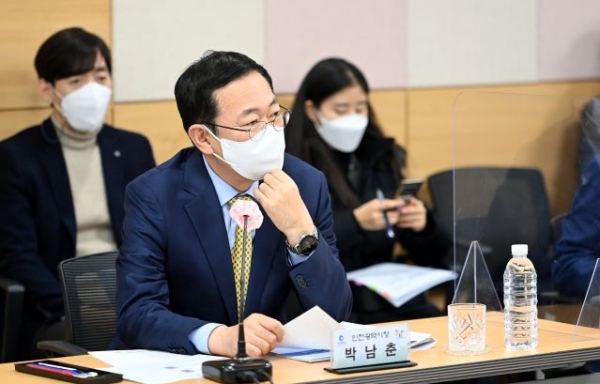 박남춘 인천광역시장이 지난 21일 부평구청에서 열린 '2022년도 부평구 주요 현안 및 건의사항 보고회'에서 인사말을 하고 있다.