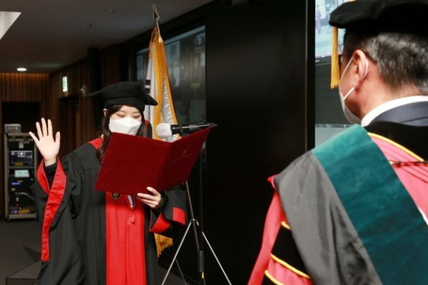 고려대학교 의과대학 졸업생 히포크라테스 선서 모습.