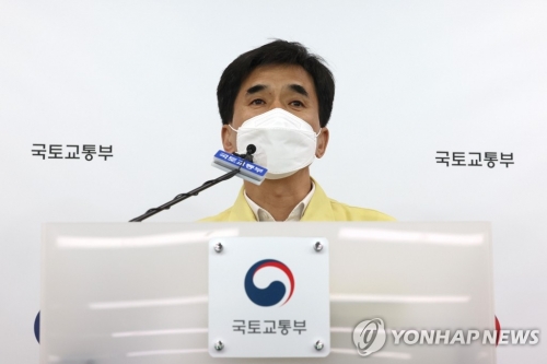 아파트 부실시공 근절 방안 발표하는 권혁진 건설정책국장.