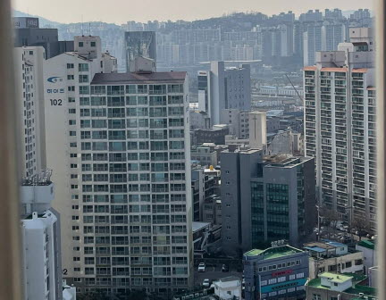 서울 성동구에서 바라본 아파트단지. [사진=장용준 기자]