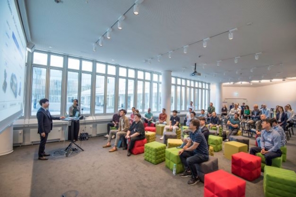 BMW FIZ Center(연구혁신센터)에서 참가 스타트업이 BMW 직원을 대상으로 피칭을 진행하고 있다. (사진제공=KOTRA)