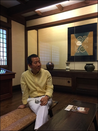 도쿄 메구로구 일본민예관 2층에서