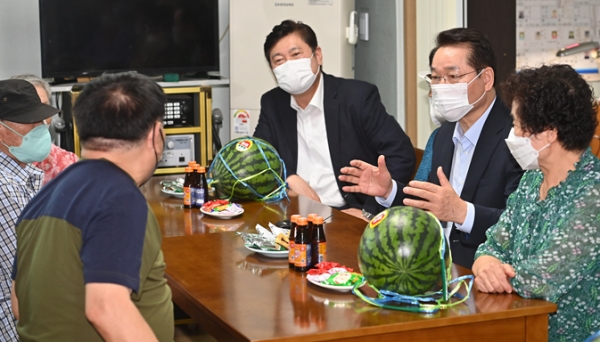 유정복 인천시장(오른쪽 2번째)-(사진제공=인천시)