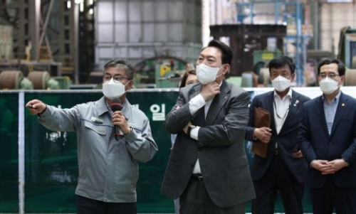 윤석열 대통령이 지난 6월 22일 두산에너빌리티 창원 공장을 방문했다.