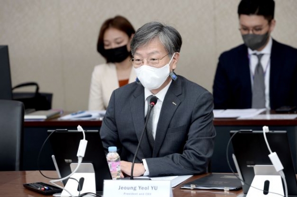 KOTRA(사장 유정열)가 세계 경제 불확실성과 무역적자 위기 상황에 총력 대응하기 위해 '수출 더하기' 사업을 추진한다. 유정열 KOTRA 사장이 회의에서 발언하고 있다.
