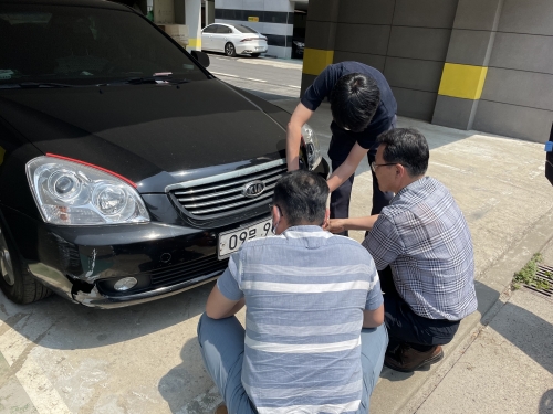 자동차 체납 차량 번호판영치 모습