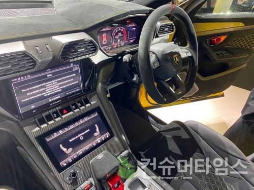 람보르기니 우루스 퍼포만테 실내. [사진 = 이찬우 기자]