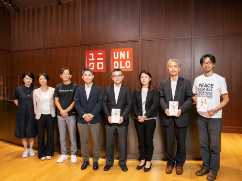 사진=야나이 코지(Yanai Koji) 패스트리테일링 수석 경영 책임 및 지속가능경영 총괄 임원(왼쪽 네 번째)이 유엔난민기구(UNHCR)와 아동인권단체 세이브더칠드런(Save the Children), 플랜 인터내셔널(Plan International) 담당자