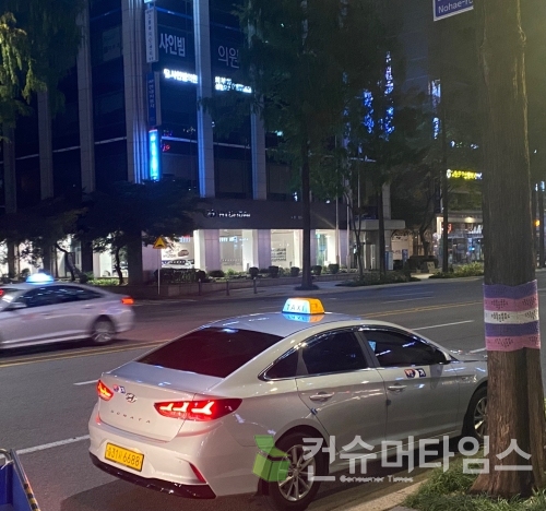 오후 11시경 서울 노원구 도로에 택시가 승객을 기다리고 있다.[사진=이찬우 기자]