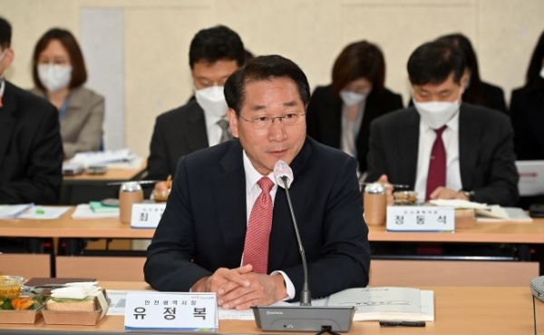 유정복 인천광역시장이 25일 시청 공감회의실에서 열린 '2022년 국민의힘 인천시당-인천시 당정협의회'에서 인사말을 하고 있다.