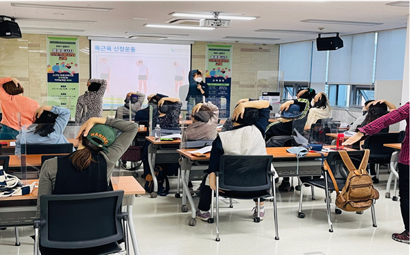 인천장기요양요원지원센터 : 근골격예방교육 모습(사진제공=인천시)