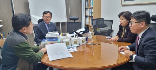 유미자 부군수가 국민의힘 서정숙 의원실을 방문 모습