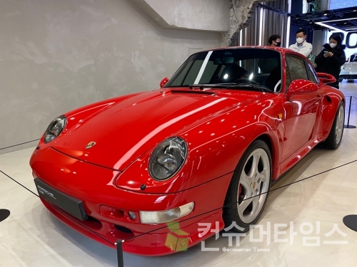 포르쉐 클래식카 993 카레라 4s. [사진 = 이찬우 기자]