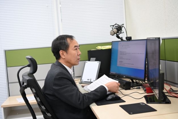 1월 26일 온라인 화상회의 방식으로 개최한 '2023 공단 사업설명회'에서 한국장애인고용공단 김환궁 기획관리이사가 인사말을 하고 있다.
