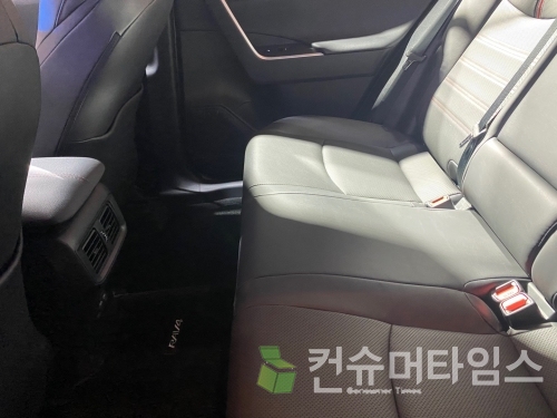 토요타 RAV4 PHEV 2열. [사진 = 이찬우 기자]