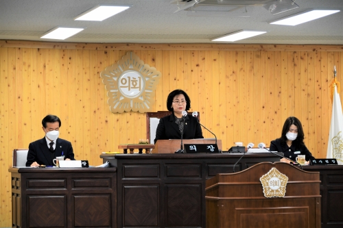윤앵랑 의장이 제280회 임시회 폐회사하는 모습