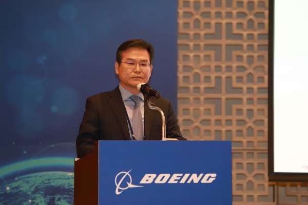 KOTRA(사장 유정열)는 미국 보잉사, 경남 사천시, 경남테크노파크와 함께 3일부터 나흘간 부산 파크하얏트 호텔에서 '보잉 항공우주산업 포럼 2023'을 개최한다. 이날 3일 포럼에서 정외영 KOTRA 혁신성장본부장이 환영사를 하고 있다.