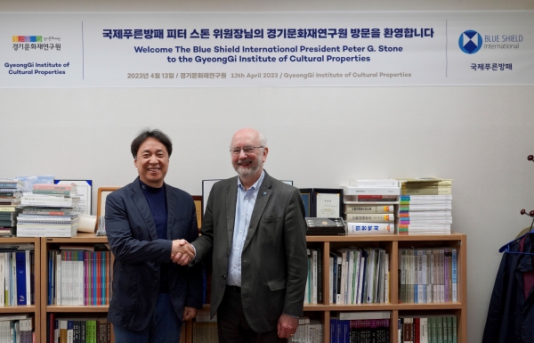 경기문화재단 경기문화재연구원(원장: 이지훈)은 국제 푸른방패(Blue Shield International) 피터 스톤 위원장(Peter G. Stone)이 연구원을 방문, 문화유산보호를 위한 국제적 협력 방안에 대해 논의했다.