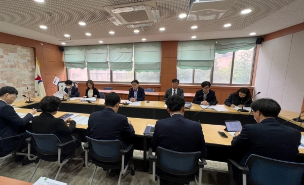 경기도교육청(교육감 임태희)이 지난 21일 2023년 상반기 재정의 신속집행을 위한 목표 달성 방안을 점검하고, 2분기 소비·투자 분야의 집행을 최대화하는 방안을 논의하는 재정집행점검단 회의를 개최했다.