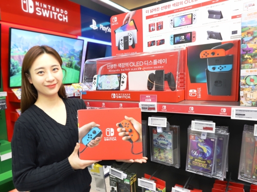 롯데하이마트가 어린이날을 맞아 게임기, 태블릿, 게이밍 PC 등 자녀들에게 선물하기 좋은 인기 가전 할인 행사를 진행한다.
