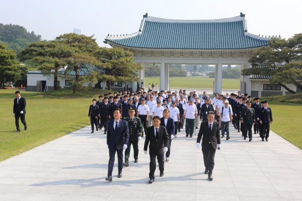 인하대 120ROTC(학군)동문회가 국립서울현충원과 대전현충원에서 순직동문에 대한 참배행사를 진행했다.