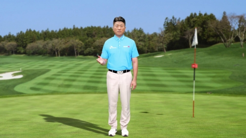 사진은 SKT의 음성합성 기술과 딥브레인 AI의 페이스 스왑 기술이 활용된 AI 휴먼 'AI 최경주 공동집행위원장'이 중계 화면에서 라운드별 관전 포인트 등 다양한 대회 정보를 시청자에게 전달하는 모습.