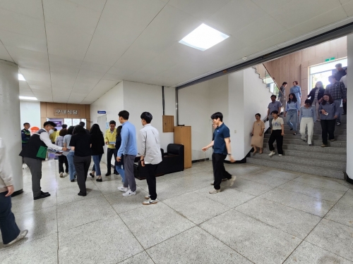 영광군 16일 전직원 민방공 대피훈련 모습