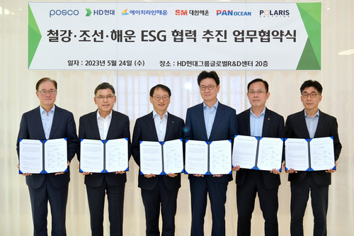 (왼쪽부터) 안중호 팬오션 사장, 서명득 에이치라인해운 대표이사, 김용수 포스코 구매투자본부장, 김완수 HD현대 경영기획실장, 김만태 대한해운 대표이사, 노용래 폴라리스쉬핑 부사장.