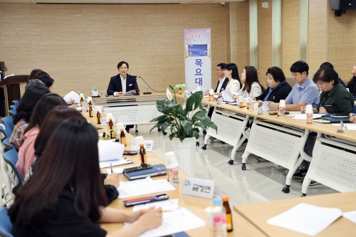 우승희 영암군수 목요대화 복지업무 담당자와 소통의장.