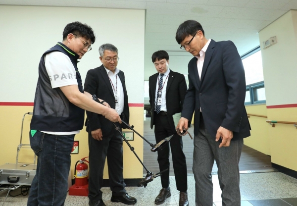 경기도교육청(교육감 임태희)이 2일 안전한 학교를 만들기 위해 경기도청, 경찰청과 함께 불법촬영 근절을 위한 합동점검과 간담회를 실시했다.