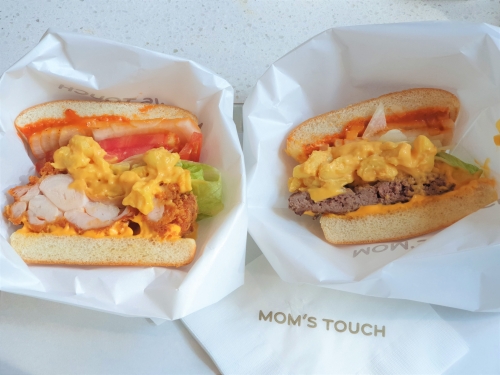 골든맥앤치즈 치킨버거(왼쪽)와 비프버거 단면. [사진=안솔지 기자]