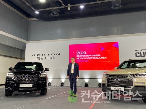 KG 모빌리티의 렉스턴 뉴아레나(왼쪽), 스포츠 쿨멘. [사진 = 이찬우 기자]