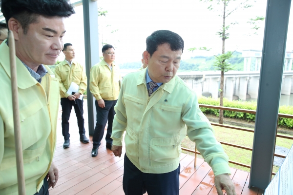 윤석대 한국수자원공사(K-water) 신임 사장이 6월 26일 경기도 연천군 군남댐을 방문했다.