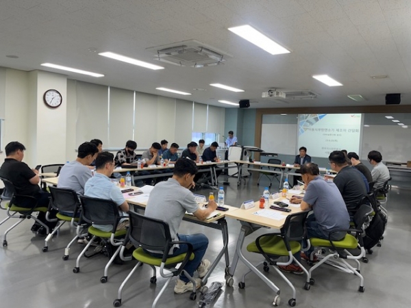 한국가스안전공사(사장 임해종)는 밀폐된 장소에서 난방용 이동식부탄연소기 사용 중 발생하는 일산화탄소(CO) 중독사고 예방을 위해 난방용 이동식부탄연소기에 산소결핍안전장치 부착을 추진하고 있다.