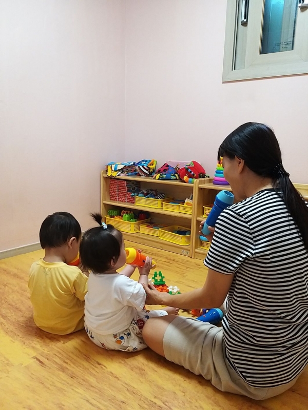 공공형 어린이집 교사대 아동비율을 1:3→1:2 낮춘 인천형 0세반(사진제공=인천시)