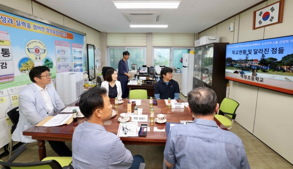 도성훈 인천시교육감은 12일부터 14일까지 백령지역 교육 현장의 다양한 현안과 애로사항을 듣고 이를 해소하기 위해 백령도를 방문했다.