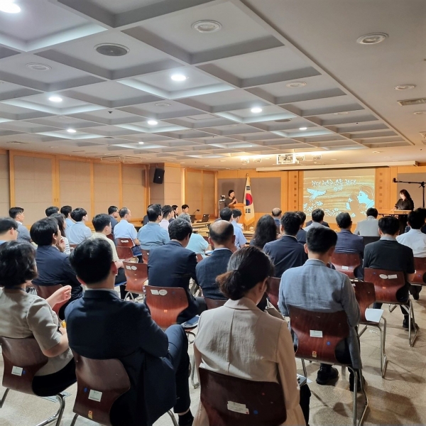 경기주택도시공사(GH)가 27일 본사에서 사장을 비롯해 부장급 이상 관리자가 참석한 가운데 '갑질예방 교육'을 실시했다.