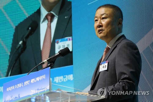 구자은 LS그룹 회장이 2일 전북 군산새만금컨벤션센터(GSCO)에서 열린 '새만금 이차전지 투자협약식'에서 새만금산단 투자계획에 대해 설명하고 있다.