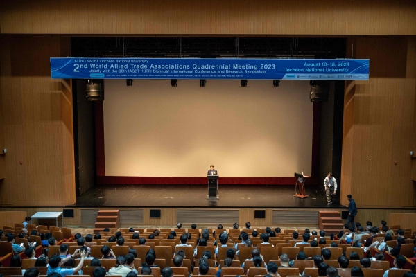 지난 16일부터 18일까지 3일간 세계 무역학술대회가 'Leveraging Business and Trade Recovery Strategies and Insights for Inclusive Growth in the Global Economy'라는 주제로 인천대학교에서 개최됐다.