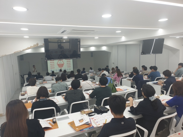 인천시교육청(교육감 도성훈)은 지난 18일 인천재능대학교 공학관에서 관내 고등학교 진학 담당 교사와 전문대학입학처 관계자의 간담회를 실시했다.
