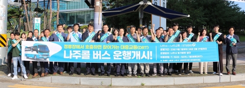 윤병태 나주시장, 9월 1일 운행 예정인 나주 콜버스 거리 홍보 모습/나주시 제공