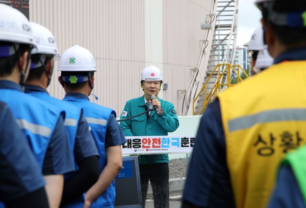 안전한국훈련 모습(가운데) 정용기 한국지역난방공사 사장