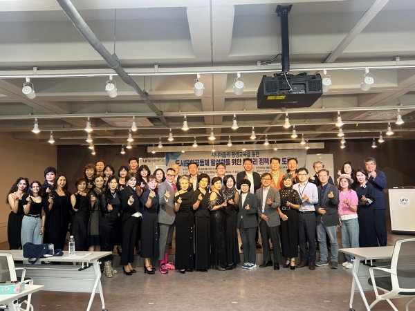 인천대학교(총장 박종태) 지역동행플랫폼은 지난 28일 제물포캠퍼스 다목적실에서 70여 명이 모임 가운데 '시니어들의 평생교육을 통한 도시문화공동체 활성화를 위한 일자리 정책 제안'이라는 주제로 14차 토론회를 개최했다.